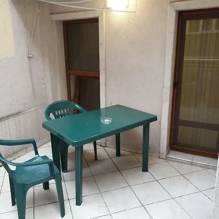 In The Center 1 瓦爾納